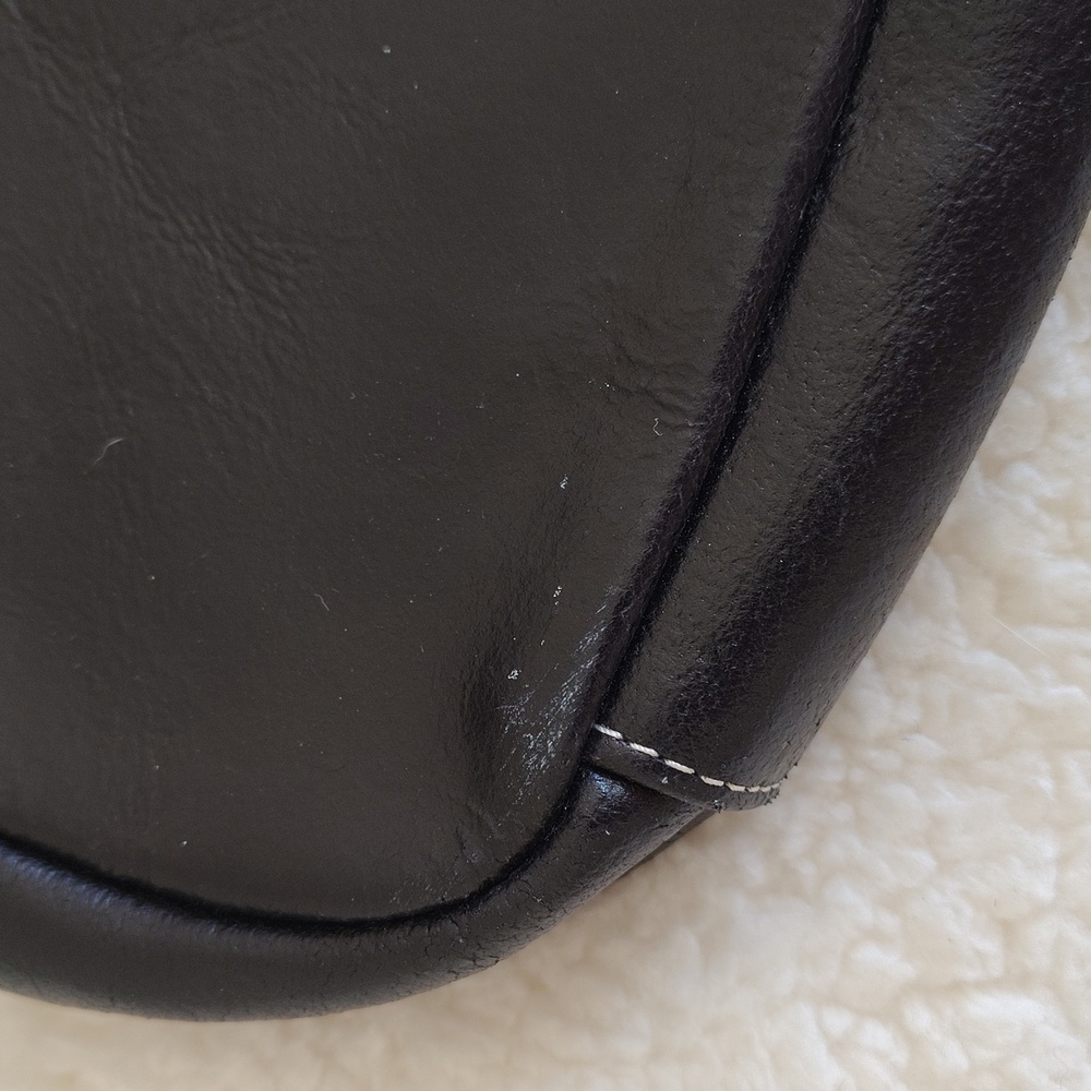 Wilson's Leather Maxima Black Leather Purse/Bag - Picture 3 of 12